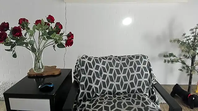 MendiPetite online show from 04.23.26