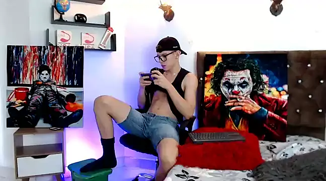 flowers18 online show from 02.25.25