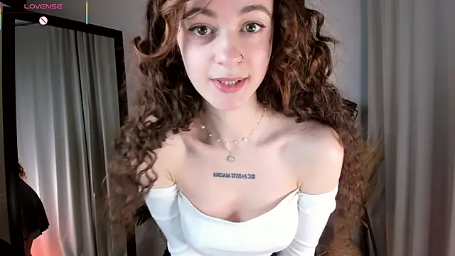 Curly Moon online show from 04.28.26