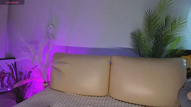 Miss Elia online show from 05.02.26