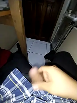 Snapshot of Whiper2024 chatting on 09.16.25 Whiper2024 online show from 09.16.25