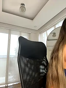 nicollefiorett online show from 10.08.25