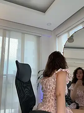 nicollefiorett online show from 05.04.26