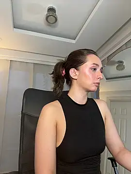 nicollefiorett online show from 05.07.26