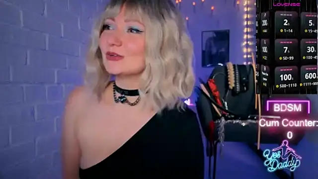 Snapshot of Sandralawrence chatting on 03.04.26 Sandralawrence online show from 03.04.26