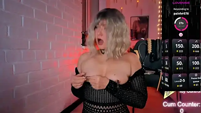 Snapshot of Sandralawrence chatting on 03.11.26 Sandralawrence online show from 03.11.26