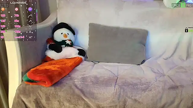 Snapshot of MilfeaN chatting on 12.20.25 MilfeaN online show from 12.20.25