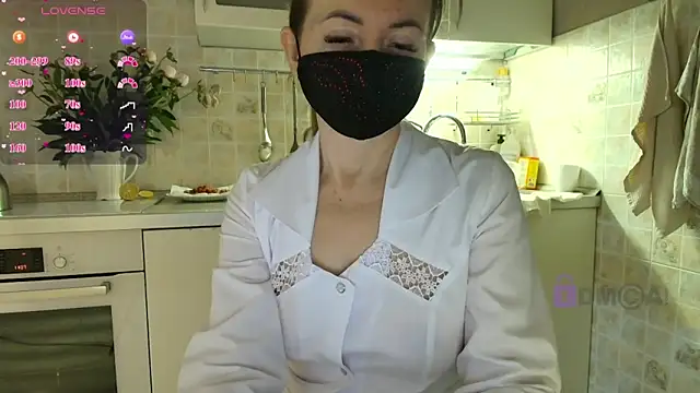 Snapshot of MilfeaN chatting on 06.17.26 MilfeaN online show from 06.17.26