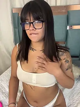 honeyy mia online show from 10.15.25