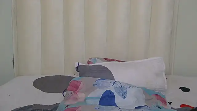 Snapshot of DAIRYBELLELIZxx chatting on 02.15.26 DAIRYBELLELIZxx online show from 02.15.26