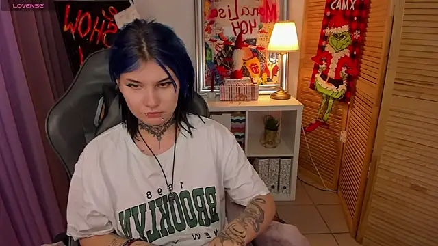 Snapshot of mekurisu chatting on 12.15.24 mekurisu online show from 12.15.24