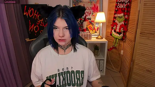 Snapshot of mekurisu chatting on 12.16.24 mekurisu online show from 12.16.24