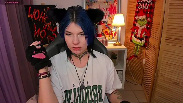 Snapshot of mekurisu chatting on 12.16.24 mekurisu online show from 12.16.24