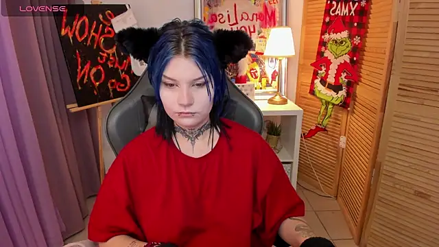 Snapshot of mekurisu chatting on 12.22.24 mekurisu online show from 12.22.24