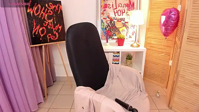 Snapshot of mekurisu chatting on 02.19.25 mekurisu online show from 02.19.25