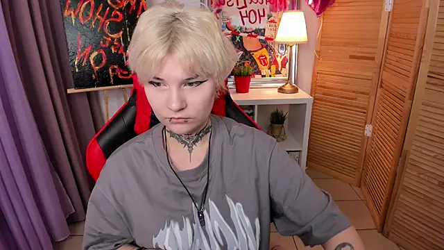 Snapshot of mekurisu chatting on 03.16.25 mekurisu online show from 03.16.25
