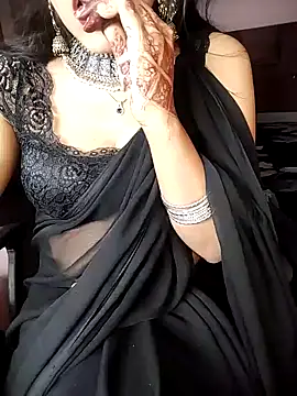 Snapshot of karishma chatting on 12.28.24 karishma online show from 12.28.24