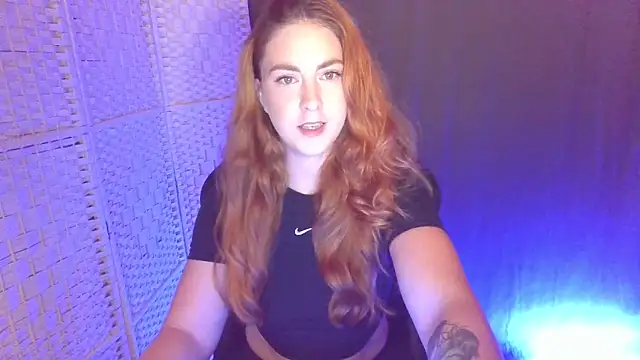 Snapshot of KayleyxEmily chatting on 11.26.25 KayleyxEmily online show from 11.26.25