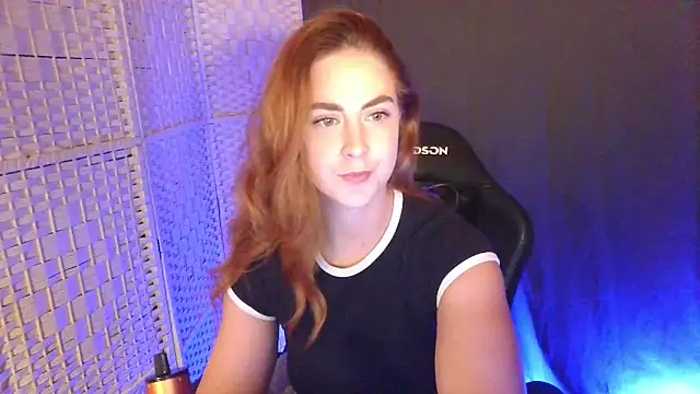 Snapshot of KayleyxEmily chatting on 02.15.26 KayleyxEmily online show from 02.15.26