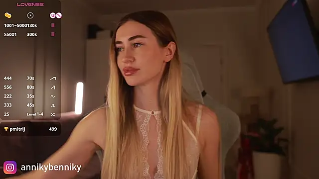 Coconutkittyy online show from 12.14.24