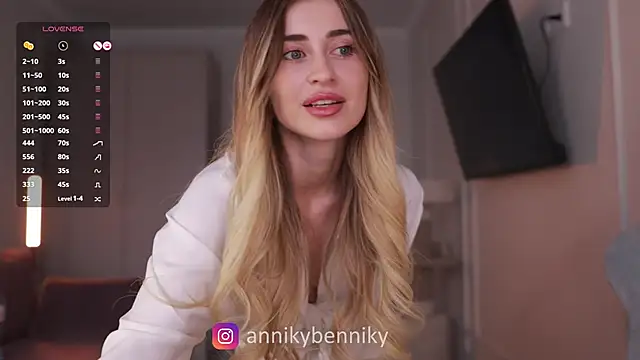 Coconutkittyy online show from 03.04.25