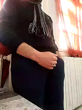 Snapshot of momoh chatting on 01.21.25 momoh online show from 01.21.25