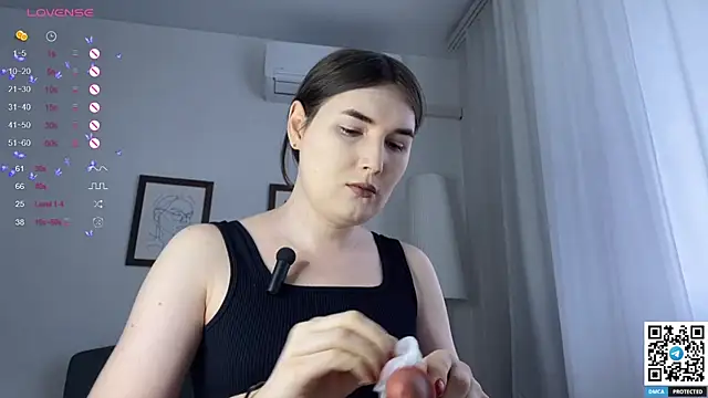 Maria Bowie online show from 03.07.25