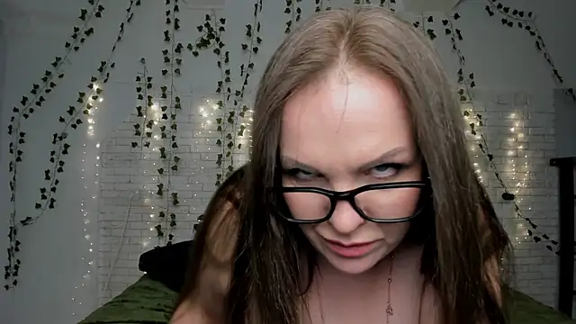 Snapshot of fiery_stella chatting on 10.03.25 fiery stella online show from 10.03.25