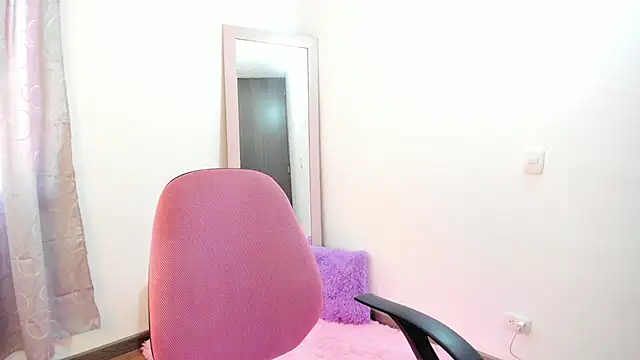 Anniie grey online show from 09.22.25