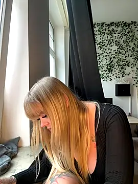 Snapshot of AnnaLenaaa chatting on 09.16.25 AnnaLenaaa online show from 09.16.25