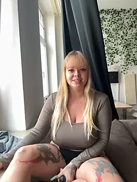 Snapshot of AnnaLenaaa chatting on 09.25.25 AnnaLenaaa online show from 09.25.25