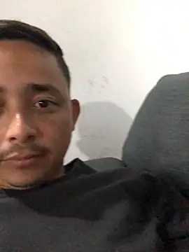 Snapshot of isacalejandroo chatting on 12.28.24 isacalejandroo online show from 12.28.24