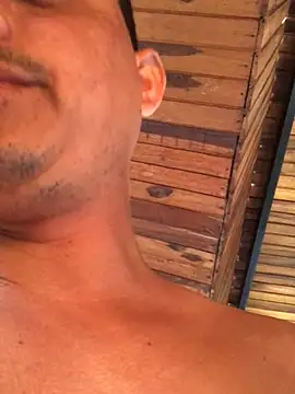 Snapshot of isacalejandroo chatting on 01.03.25 isacalejandroo online show from 01.03.25