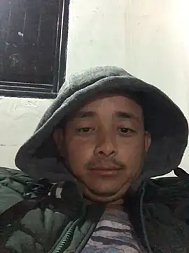 Snapshot of isacalejandroo chatting on 01.04.25 isacalejandroo online show from 01.04.25