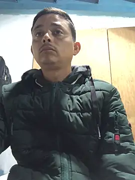 Snapshot of isacalejandroo chatting on 01.10.25 isacalejandroo online show from 01.10.25