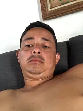 Snapshot of isacalejandroo chatting on 01.14.25 isacalejandroo online show from 01.14.25