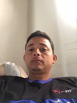 Snapshot of isacalejandroo chatting on 01.21.25 isacalejandroo online show from 01.21.25