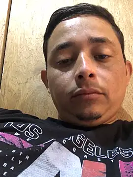 Snapshot of isacalejandroo chatting on 01.25.25 isacalejandroo online show from 01.25.25