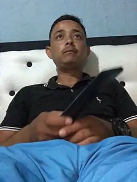 Snapshot of isacalejandroo chatting on 02.11.25 isacalejandroo online show from 02.11.25