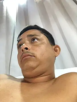 Snapshot of isacalejandroo chatting on 03.08.25 isacalejandroo online show from 03.08.25