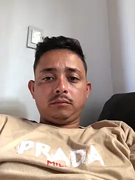 Snapshot of isacalejandroo chatting on 09.17.25 isacalejandroo online show from 09.17.25