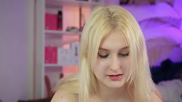 Snapshot of tiffannyjons chatting on 07.28.26 tiffannyjons online show from 07.28.26