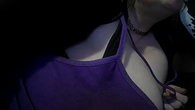 Snapshot of Alli_Kat chatting on 12.21.25 Alli Kat online show from 12.21.25