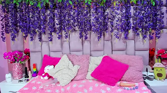 nathalia pink online show from 12.04.24