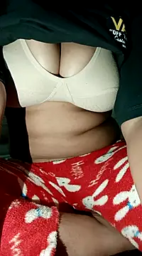 Snapshot of mishti_kaur chatting on 01.14.25 mishti kaur online show from 01.14.25