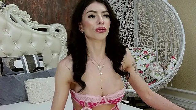 LaraDivine online show from 02.06.25