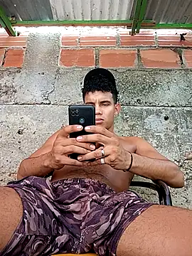 Snapshot of alex_candela chatting on 11.01.25 alex candela online show from 11.01.25