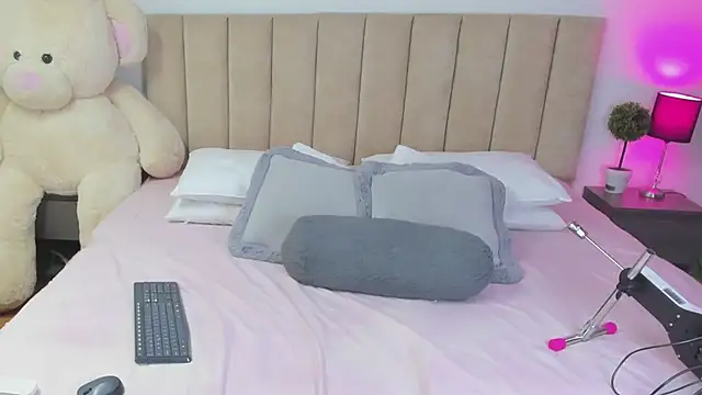 HannaRousse  online show from 03.17.26