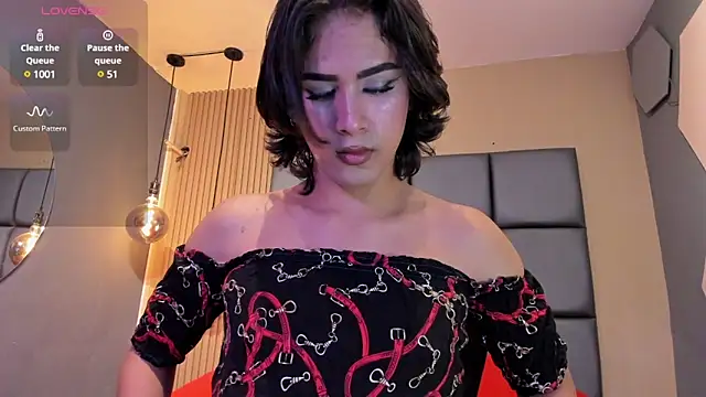 HOTTY RED  online show from 12.19.24