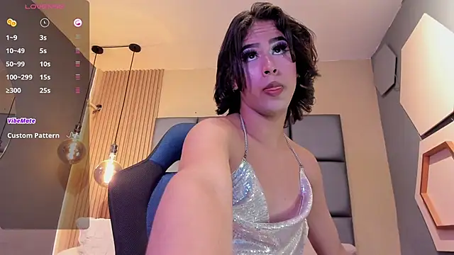 HOTTY RED  online show from 12.24.24